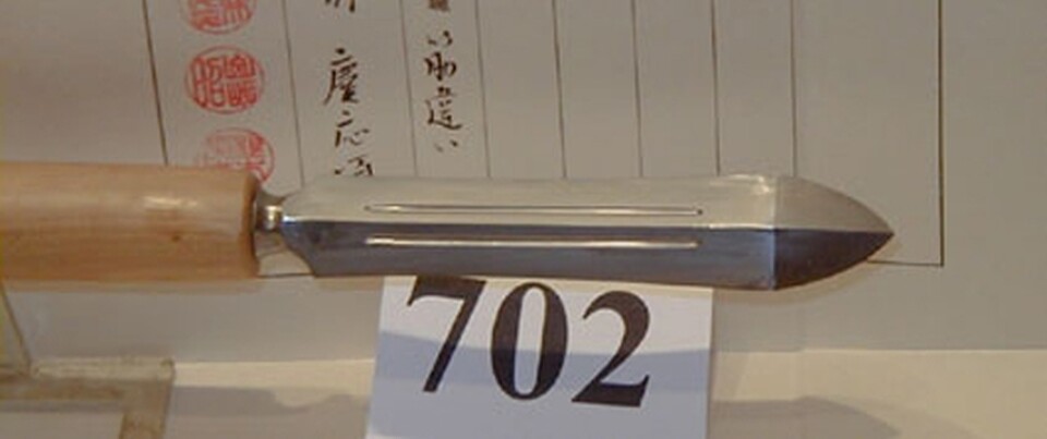 702